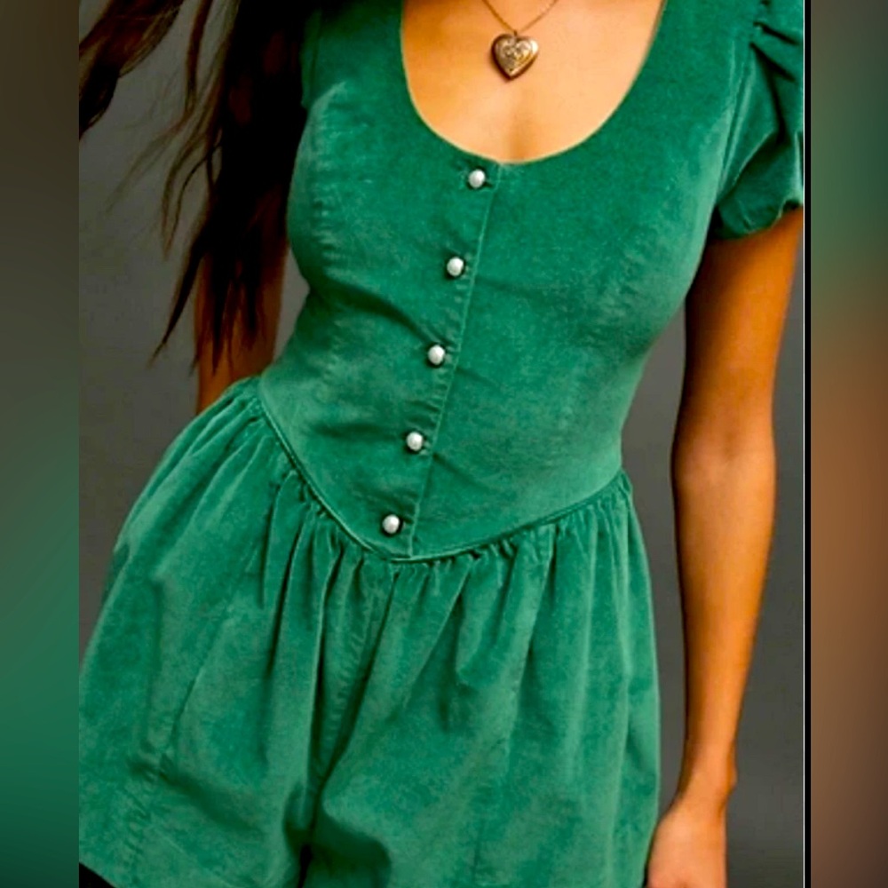 Free People UNCUT EMERALD (green) size Medium 99% Cotton romper great for summer